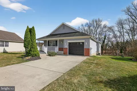 33 Bear Creek Dr, Mantua, NJ 08051