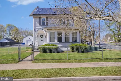 403 W Broad St, Paulsboro, NJ 08066