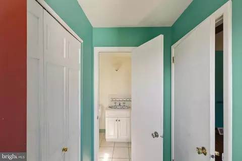 Entry Way - 413 Columbia Ave, Pitman, NJ 08071 photo 3 of 5