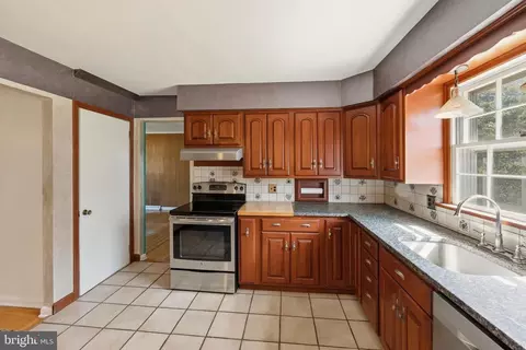 Kitchen - 413 Columbia Ave, Pitman, NJ 08071 photo 4 of 4