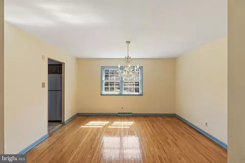 Living - 413 Columbia Ave, Pitman, NJ 08071 photo 2 of 5