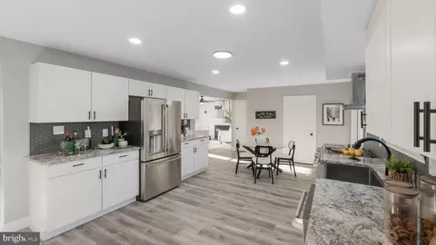 Entry Way - 78 W Tomlin Station Rd, Mickleton, NJ 08056 photo 2 of 9