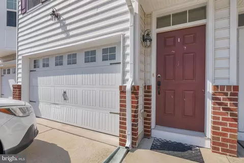 517 Boxwood Ln, Woodbury, NJ 08096