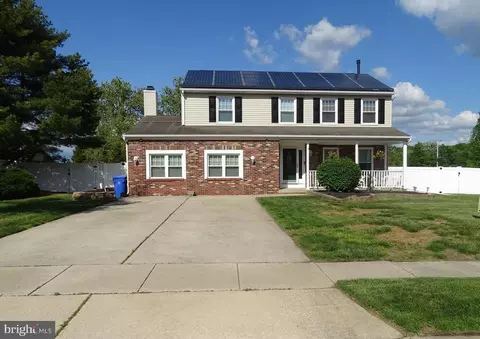 2 Hollybush Dr, Glassboro, NJ 08028