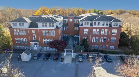 100 Aura Rd #212, Clayton, NJ 08312