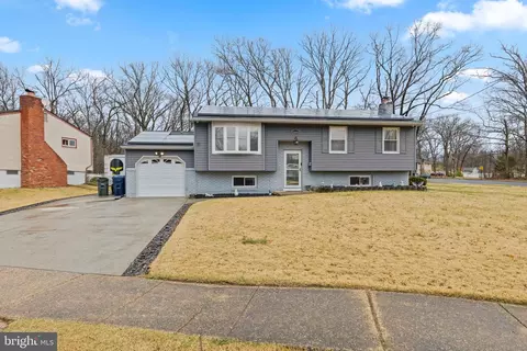 1666 Holly Pkwy, Williamstown, NJ 08094