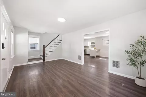 Entry Way - 347 Harding Ct, Pitman, NJ 08071 photo 1 of 7