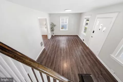 Entry Way - 347 Harding Ct, Pitman, NJ 08071 photo 5 of 7