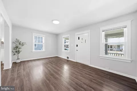 Living - 347 Harding Ct, Pitman, NJ 08071 photo 2 of 3