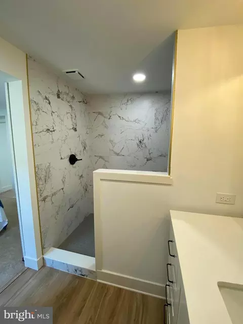 Bath - 105 3rd Ave, Pitman, NJ 08071 photo 4 of 9