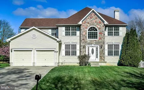 6 Palmer Ct, Glassboro, NJ 08028