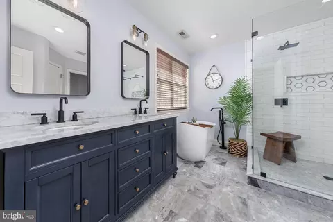 Bath - 808 Derius Dr, Mickleton, NJ 08056 photo 3 of 6