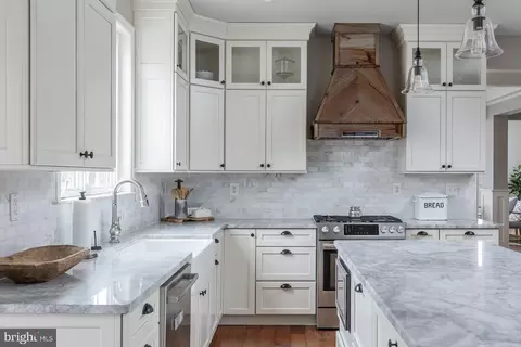 Kitchen - 808 Derius Dr, Mickleton, NJ 08056 photo 4 of 7
