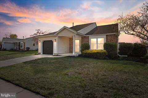 38 Pinecrest Dr, Woodbury, NJ 08096