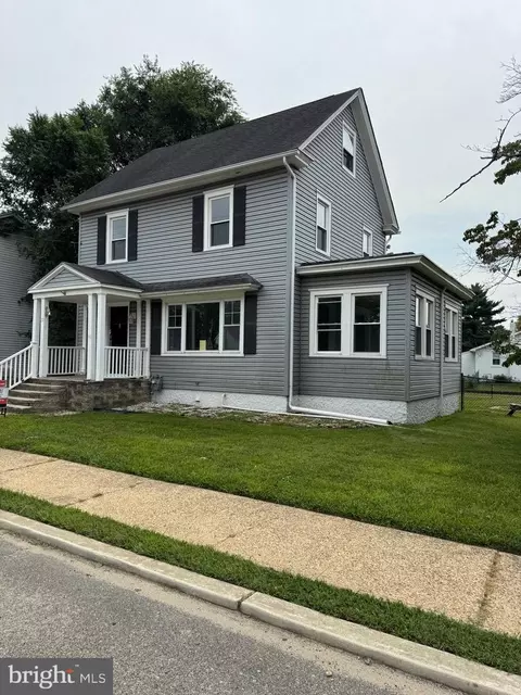 22 W Academy St, Clayton, NJ 08312