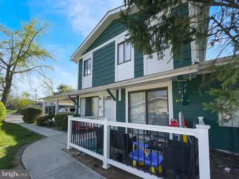 28 Birchwood Ct, West Deptford, NJ 08066