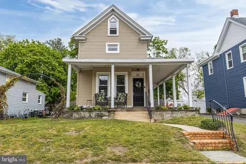 25 Maple St, Clayton, NJ 08312