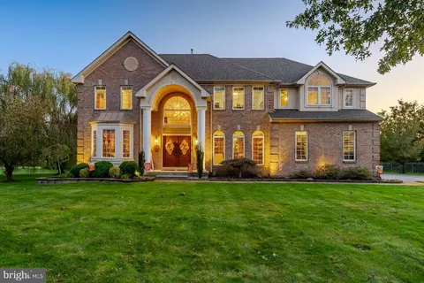 18 Morning Glory Cir, Mullica Hill, NJ 08062