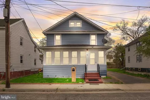 28 E Adams St, Paulsboro, NJ 08066