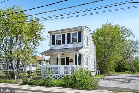 1311 Spruce St, Paulsboro, NJ 08066