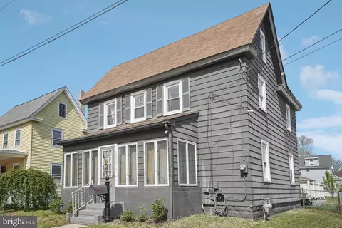 1013 N Chestnut St, Paulsboro, NJ 08066