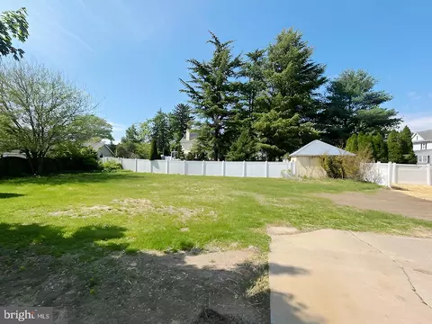 Exterior - 20 E Woodland Ave, Pitman, NJ 08071 photo 4 of 5