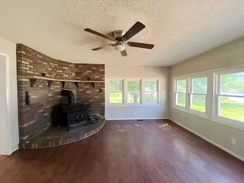Living - 20 E Woodland Ave, Pitman, NJ 08071 photo 3 of 4