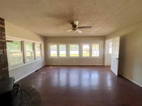 Living - 20 E Woodland Ave, Pitman, NJ 08071 photo 2 of 4