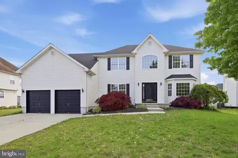 12 Downs St, Clayton, NJ 08312