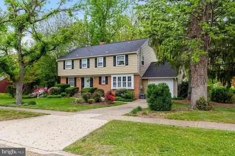 306 Westwood Dr, West Deptford, NJ 08096