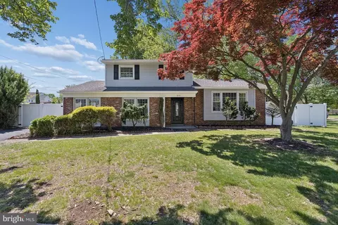 210 Lawnton Ave, West Deptford, NJ 08096