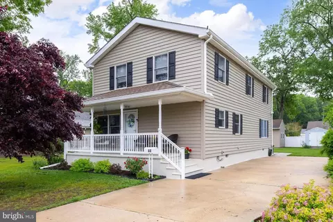 44 S Market St, Gibbstown, NJ 08027