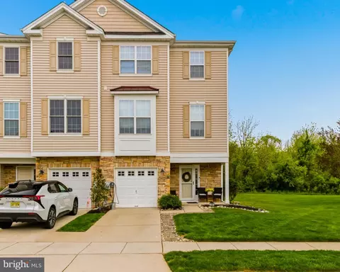 155 Acorn Dr, Mount Royal, NJ 08061