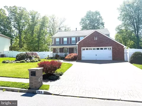 866 Hunters Dr, Woodbury, NJ 08096