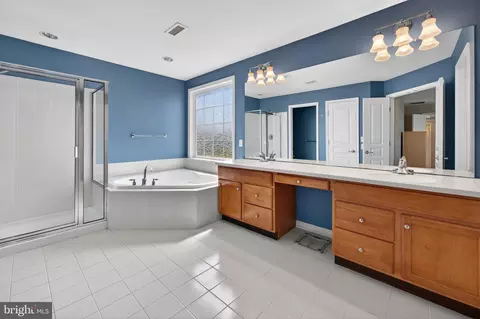 Bath - 4 Randolph Ct, Mickleton, NJ 08056 photo 2 of 4