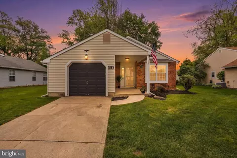 20 Lakebridge Dr, Deptford, NJ 08096