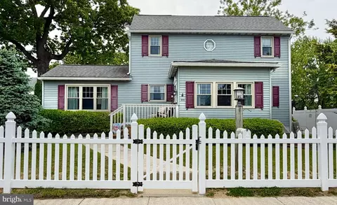 200 N Oak Ave, National Park, NJ 08063