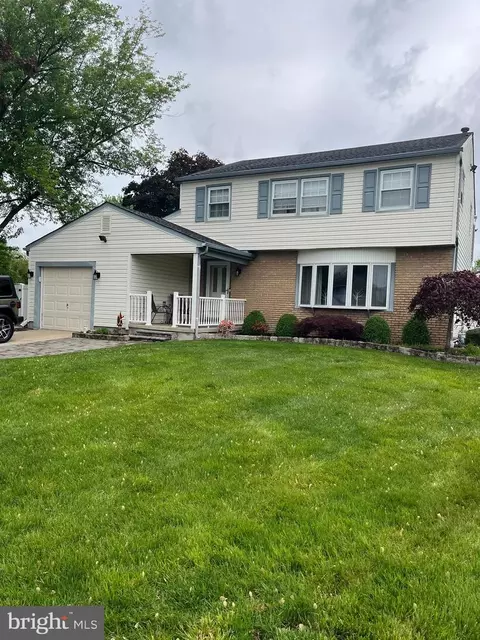 12 Castor Ct, Blackwood, NJ 08012