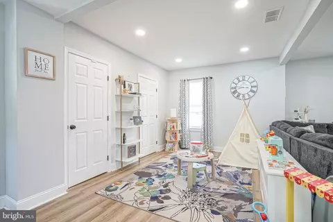 Entry Way - 42 Evergreen Ave, Pitman, NJ 08071 photo 3 of 6