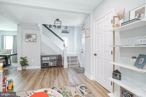 Entry Way - 42 Evergreen Ave, Pitman, NJ 08071 photo 4 of 6