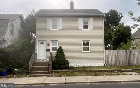 42 W Centre St, Woodbury, NJ 08096