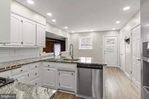 907 Preston Ct, Blackwood, NJ 08012