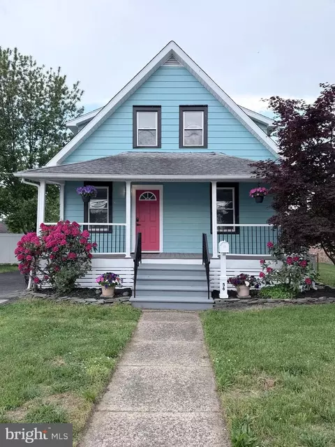 56 W Broad St, Gibbstown, NJ 08027