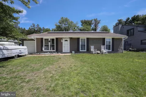 11 Regulus Dr, Blackwood, NJ 08012
