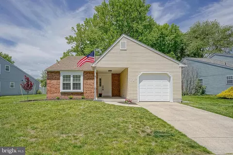 27 Lakebridge Dr, Deptford, NJ 08096