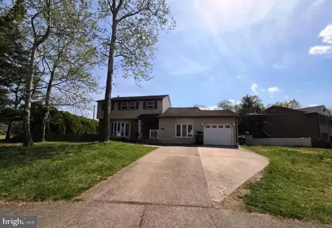 13 Gray Birch Ct, Blackwood, NJ 08012
