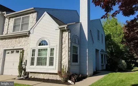 308 Lake Side Dr, Swedesboro, NJ 08085
