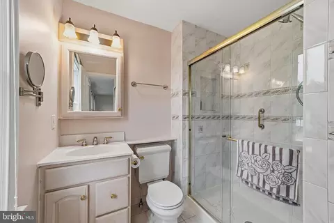 Bath - 9 Turner Ct, Sewell, NJ 08080 photo 2 of 3