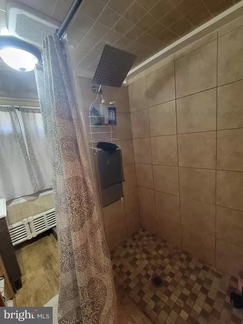 Bath - 19 Euclid Ave, Pitman, NJ 08071 photo 2 of 2