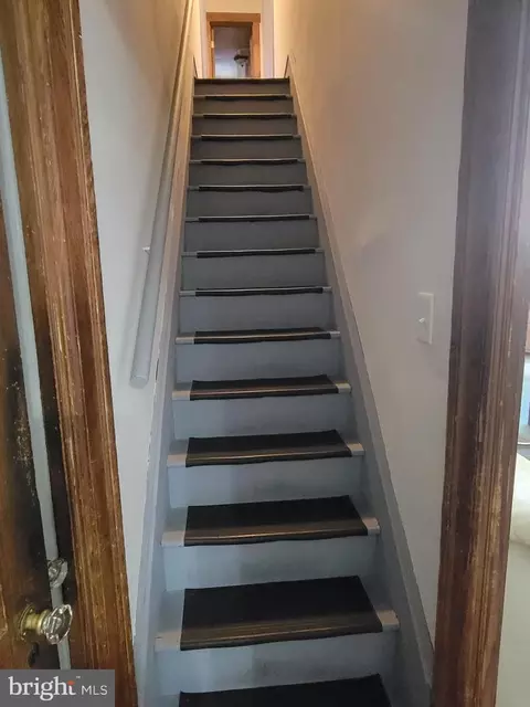 Entry Way - 19 Euclid Ave, Pitman, NJ 08071 photo 3 of 4